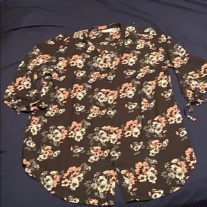 Joan Rivers floral top